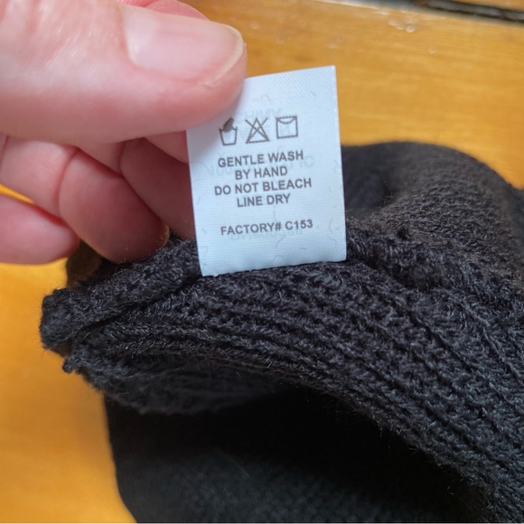 NEW adidas Women's Black Beanie with Gold Trefoil One Size NWOT - Picture 6 of 8